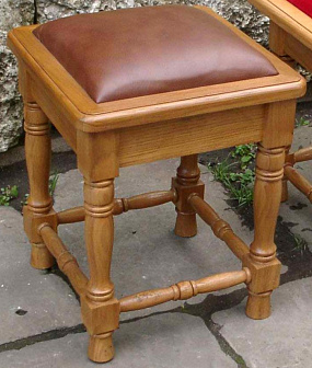 Пуфик с кожей.