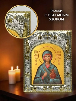 Икона Анастасия Узорешительница в ризе и киоте под дерево, 27х23 см Икона Анастасия Узорешительница в ризе и киоте под дерево, 27х23 см