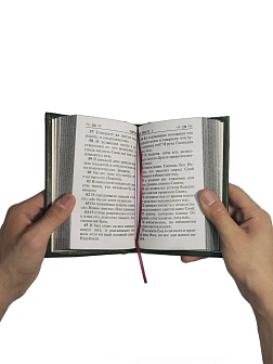 Подарочный набор книг в кожаном переплете: Библия 03.10 и Евангелие 09.35 цвет зеленый