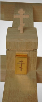 Престол №3 дуб 1.0х1.0 с золочеными гвоздями и золоченым мощевиком