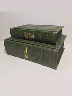 Подарочный набор книг в кожаном переплете: Библия 03.10 и Новый Завет 07.17 зеленый Подарочный набор книг в кожаном переплете: Библия 03.10 и Новый Завет 07.17 зеленый